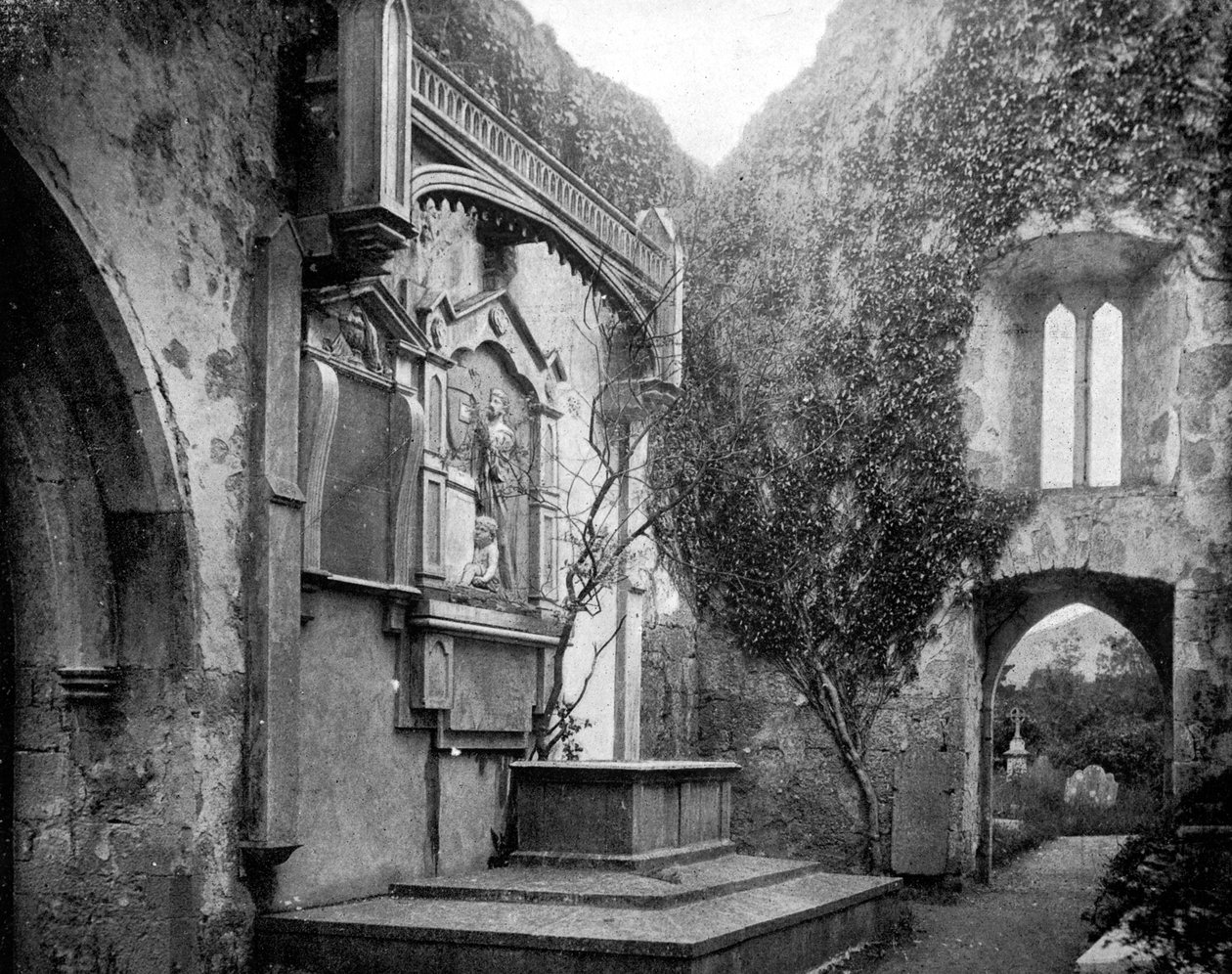 Muckross Manastırı, Killarney Gölleri, İrlanda, 1893. by John L. Stoddard