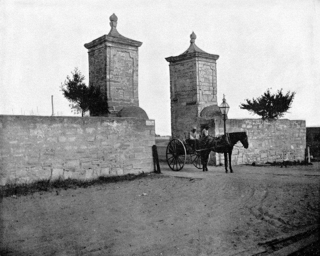 Eski Şehir Kapısı, St Augustine, Florida, ABD, 1893. by John L. Stoddard
