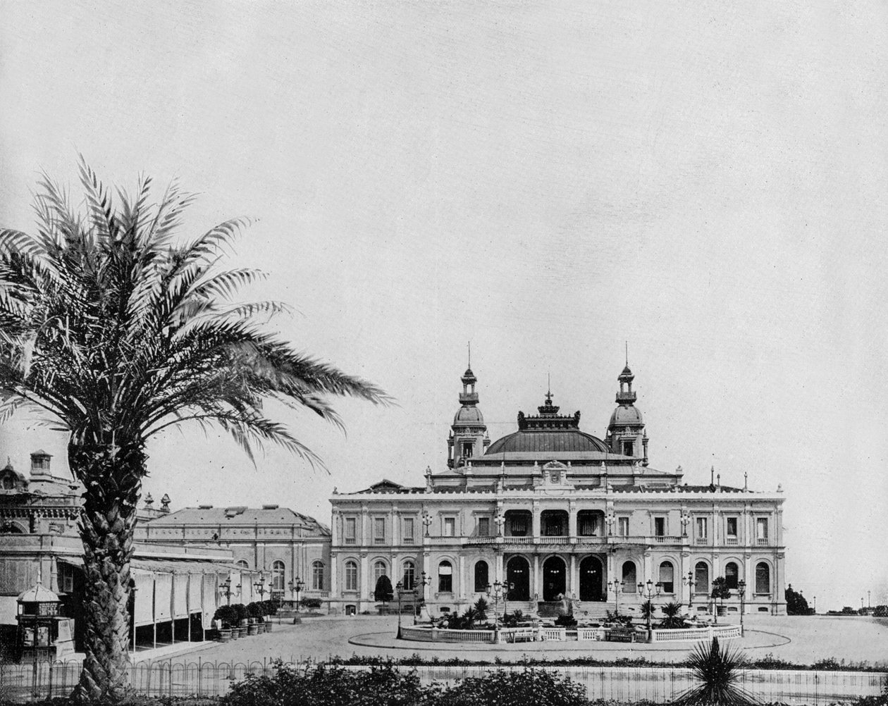 1863 yılında Charles Garnier tarafından inşa edilen Monte Carlo kumarhanesi (s/b fotoğraf) by John Lawson Stoddard