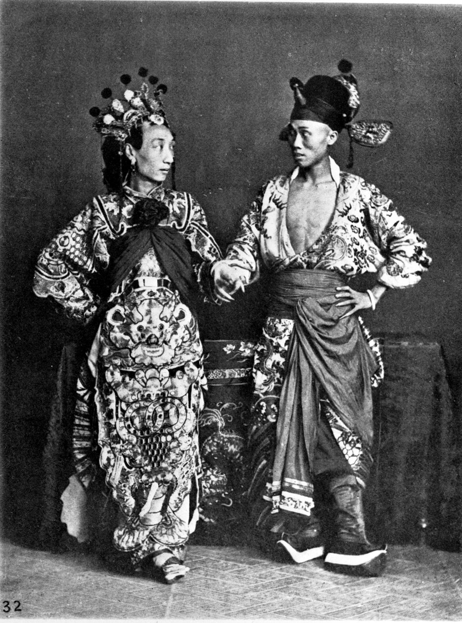 Çin, 2 aktör (erkek) dans, 1870 dolayları (fotoğraf) by John Thomson