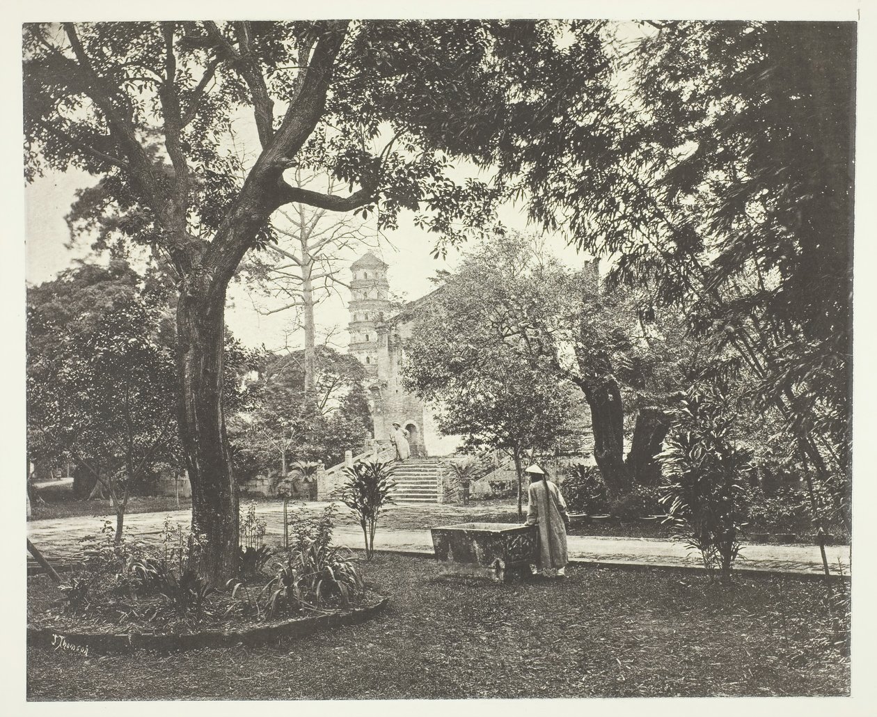 İngiliz Konsolosluğu Yamun, Canton, c. 1868. by John Thomson