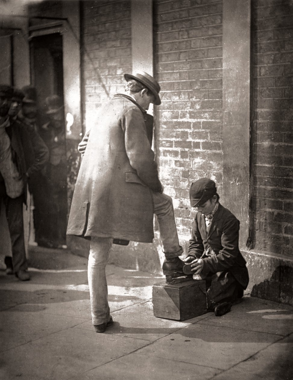 The Independent Shoe Black, J. Thomson ve Adolphe Smith'in 'Street Life in London' kitabından by John Thomson
