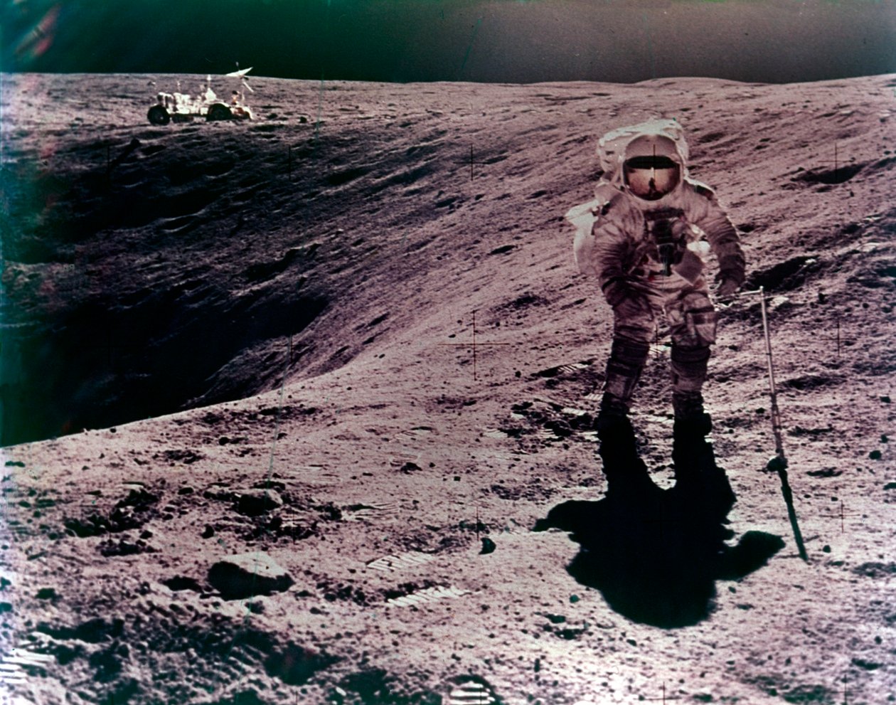 Astronot Charles Duke, Descartes iniş alanında, Apollo 16 görevi, Nisan 1972. by John Watts Young