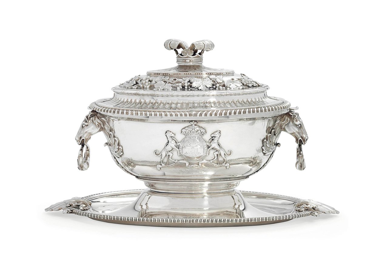 George III çorba kasesi, kapak, stand ve astar by John and Wakelin Edward (c.1716–84) Parker