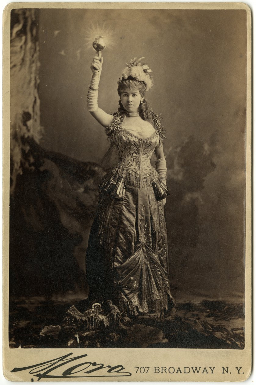 Bayan Vanderbilt (sepya baskı) by José Maria Mora