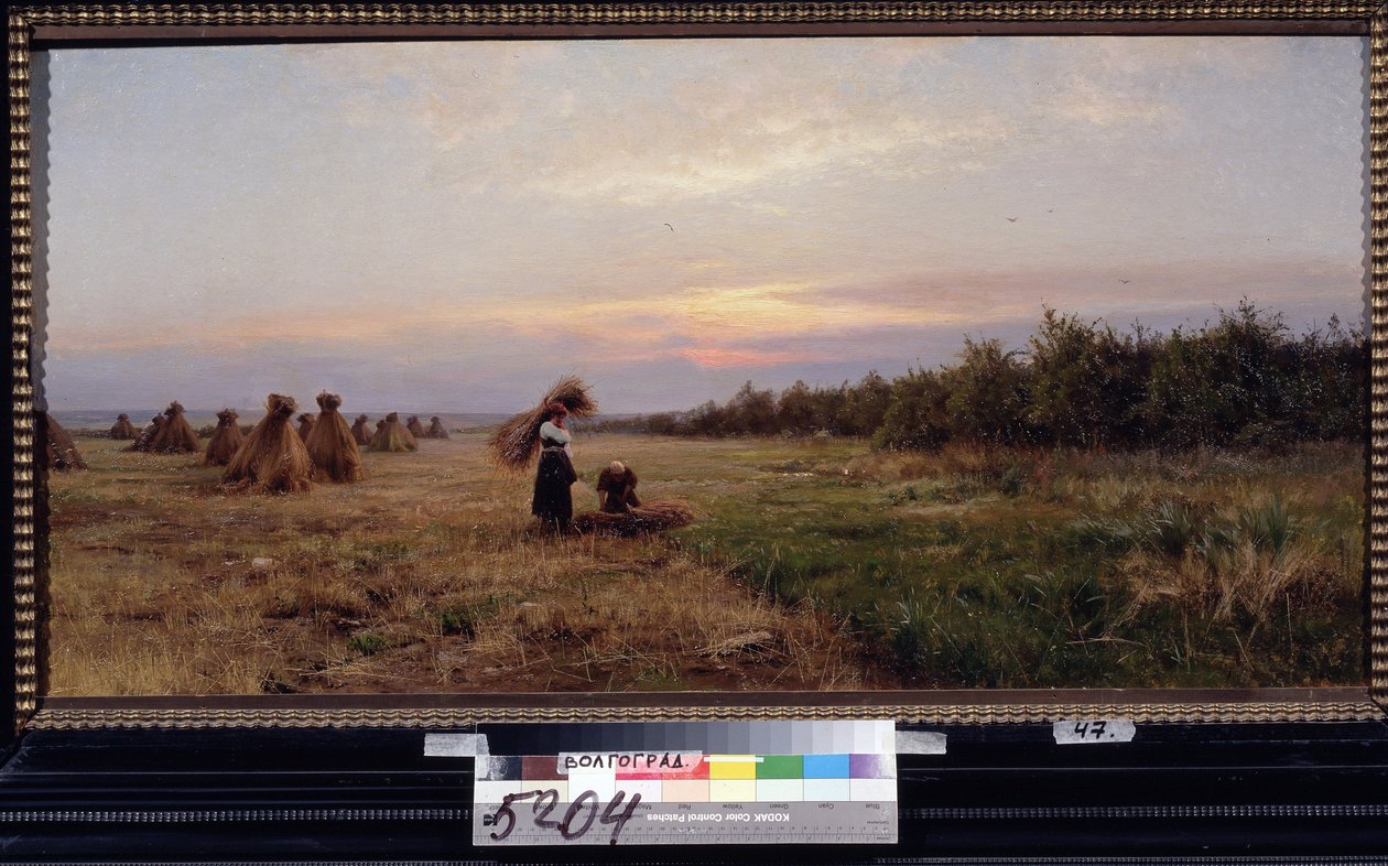 Akşam ışığında hasat edin. (Akşam Işığında Hasat). Samanlıklarla dolu bir tarlada çalışan iki kadın. Iosiph Evstafievich Krachkovsky (1854-1914) tarafından tablo, tuval üzerine yağlıboya by Josef Evstafievich Krachkovsky