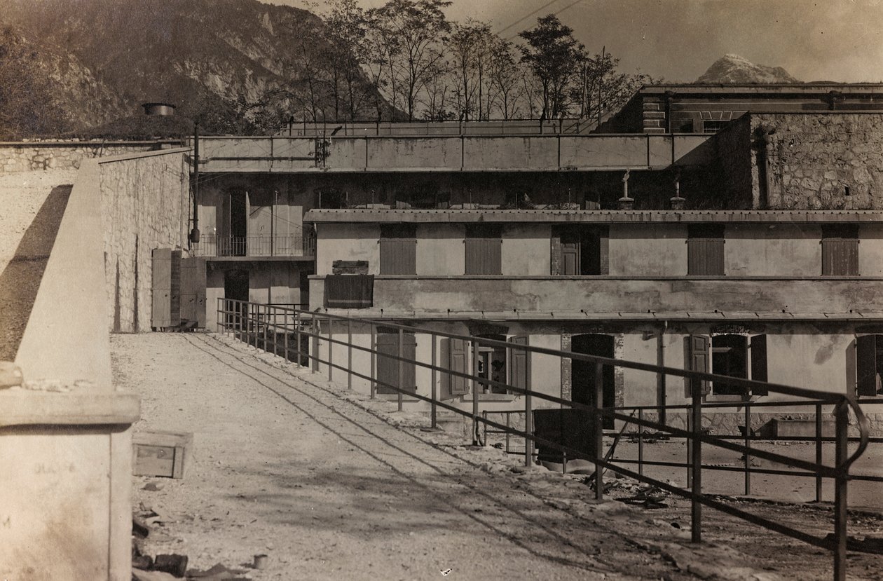 Albüm "Benim dünya savaşım - Karintiya, İtalya, Trentino-Alto Adige'deki Güney-Batı Cephesi anıları) 31/03/1915-12/11/18 - Josef Zohle'nin Viyana'sı ": Chiusaforte kalesi by Josef Zohles