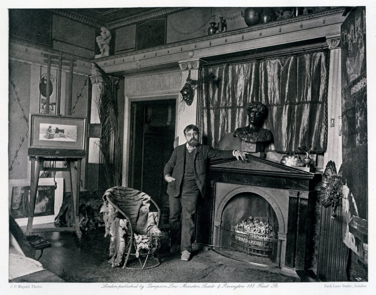L. Alma-Tadema stüdyosunda c.1884 (bw fotoğraf) by Joseph Parkin Mayall