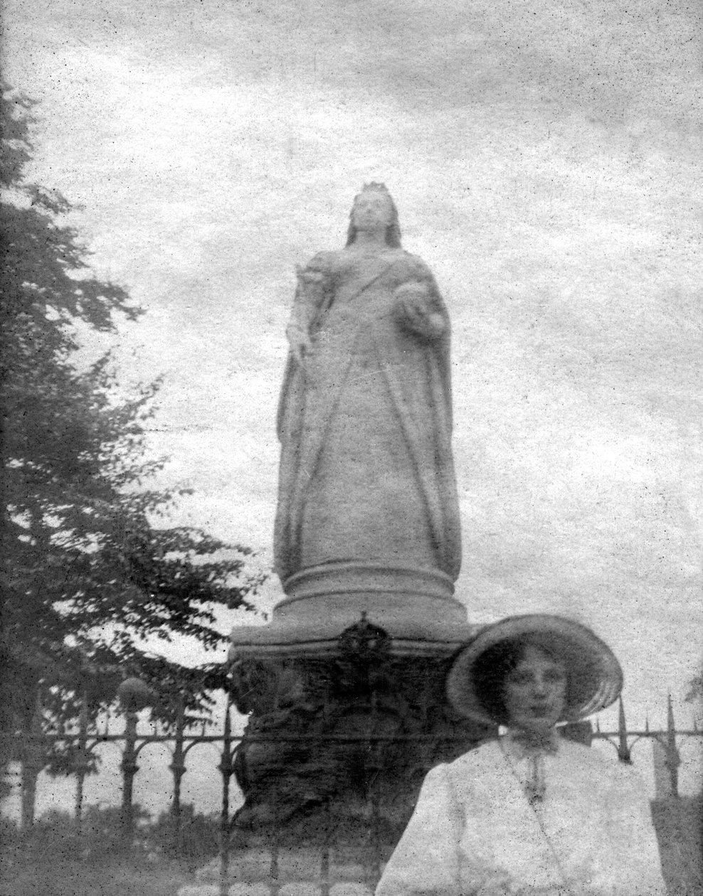 Kraliçe Victorias heykeli, College Green, Bristol, 20. yüzyıl by Joseph Edgar Boehm
