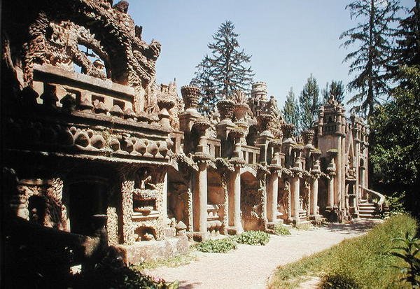 ಐಡಿಯಲ್ ಪ್ಯಾಲೇಸ್, 1879-1912 ಟರ್ಕಿಶ್ ನಿರ್ಮಿಸಲಾಯಿತು by Joseph Ferdinand Cheval