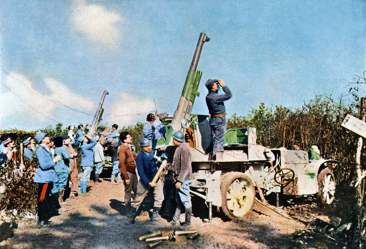 Hareket halindeki araçlara monte edilmiş uçaksavar silahları, Verdun, Eylül 1916 (otokrom) by Jules Gervais Courtellemont