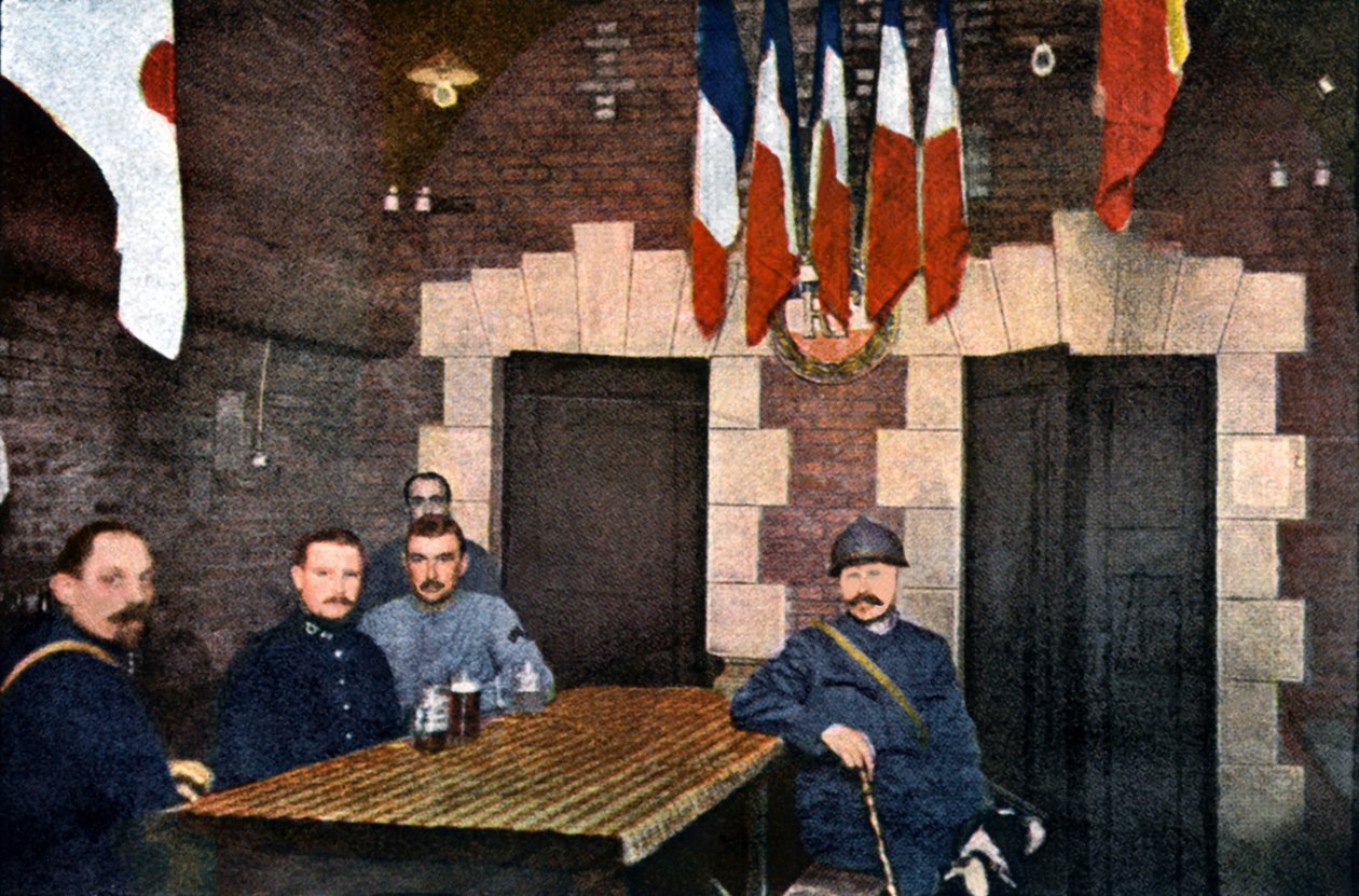 Fransız askerleri bir mutfakta kazamatlarda, Verdun, Eylül 1916 (otokrom) by Jules Gervais Courtellemont