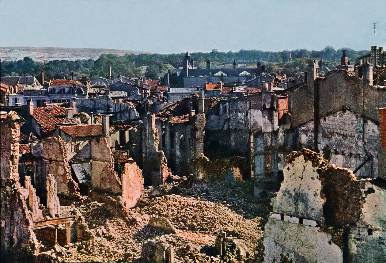 8 aylık bombalamadan sonra Verdun