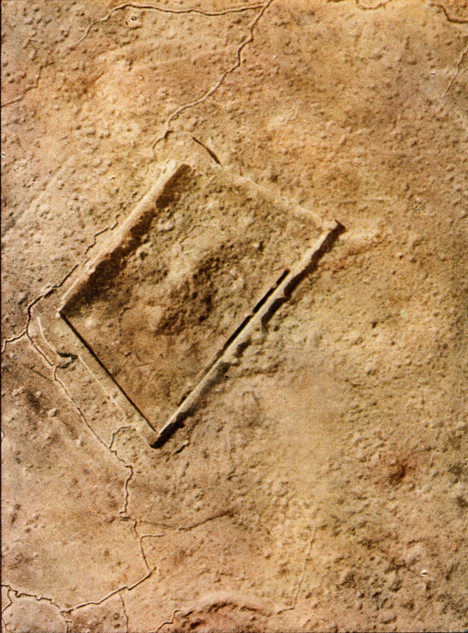 Verdun yakınlarındaki tamamen harap Fort de Vaux (havadan fotoğraf), Eylül 1916 (otokrom) by Jules Gervais Courtellemont