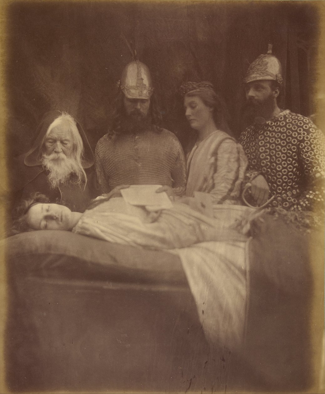Elaine Ve saygıyla onu salona taşıdılar by Julia Margaret Cameron