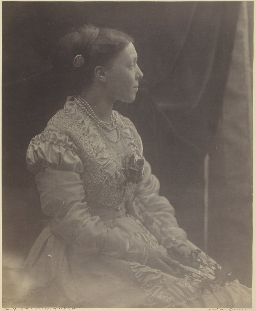 Anne Thackeray Ritchie, Mayıs 1870. by Julia Margaret Cameron