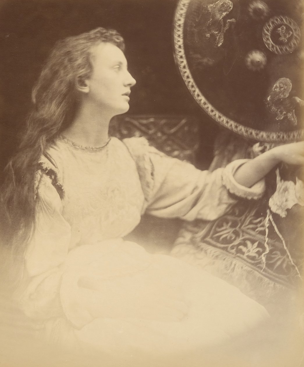 Zambak Elaine - Astolat'ın Hizmetçisi, 1874. by Julia Margaret Cameron