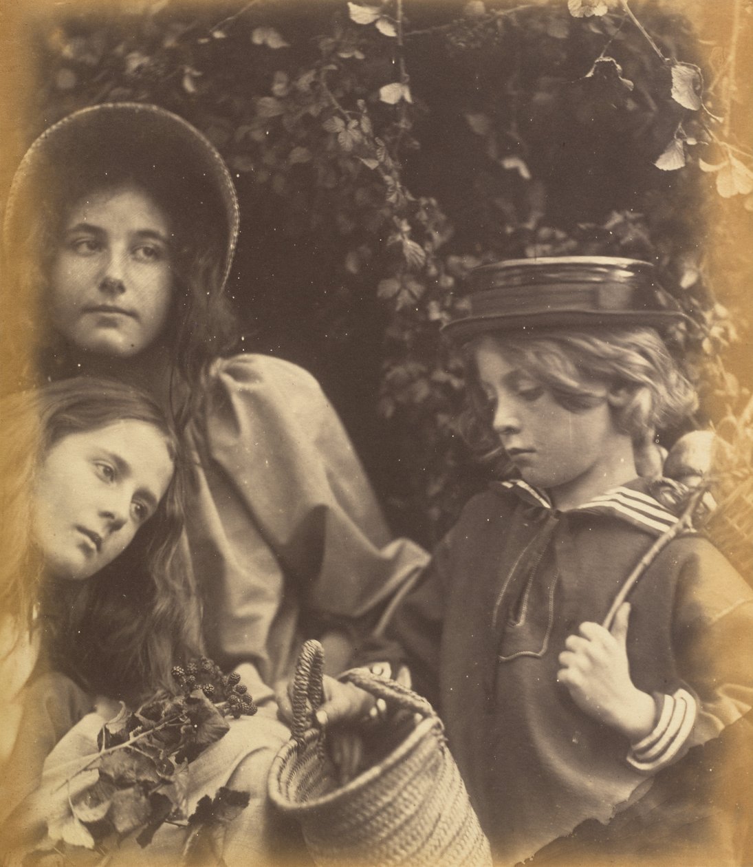 Elizabeth Keown, Kate Keown ve Freddy Gould by Julia Margaret Cameron