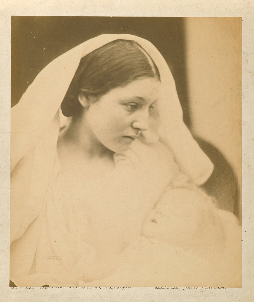 La Madonna Riposata Umutta Dinleniyor, 1864 (albüm gümüşü fotoğraf) by Julia Margaret Cameron