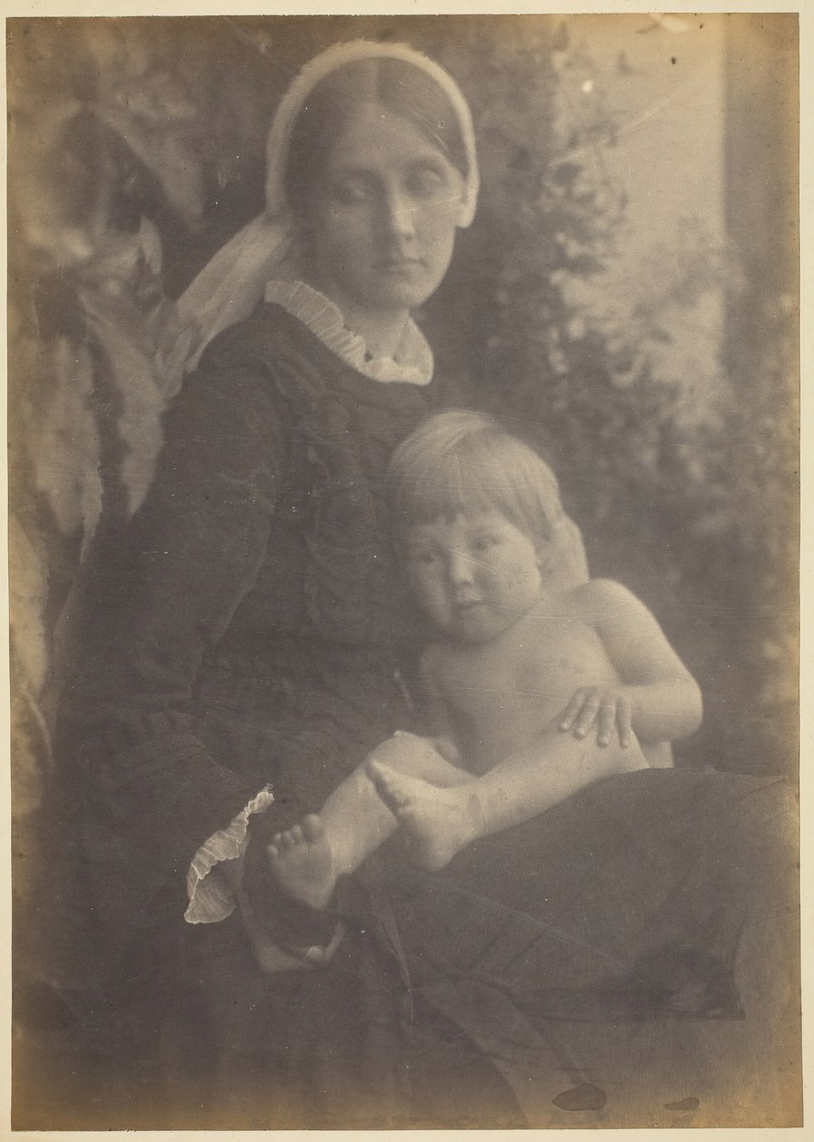 Bayan Herbert Duckworth, Gerald Duckworth ile birlikte, 1872. by Julia Margaret Cameron
