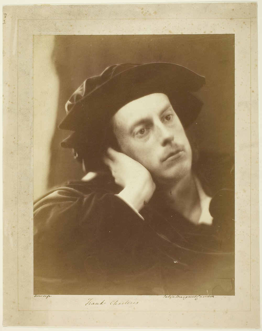Hon portresi. Frank Charteris by Julia Margaret Cameron