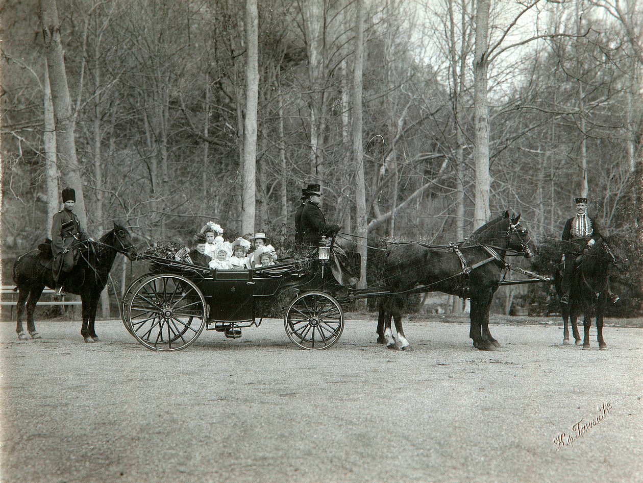 Rusya Çarı II. Nicholas ailesiyle birlikte Tsarskoye Selo, Rusya, 1900