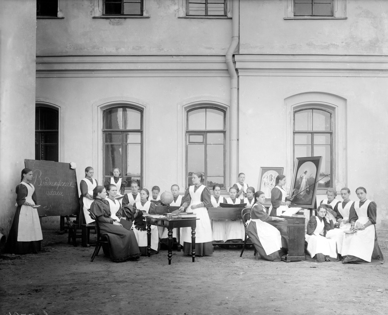 Vladimir Kilise Okulu, St. Petersburg, 1909 by Karl Karlovich Bulla