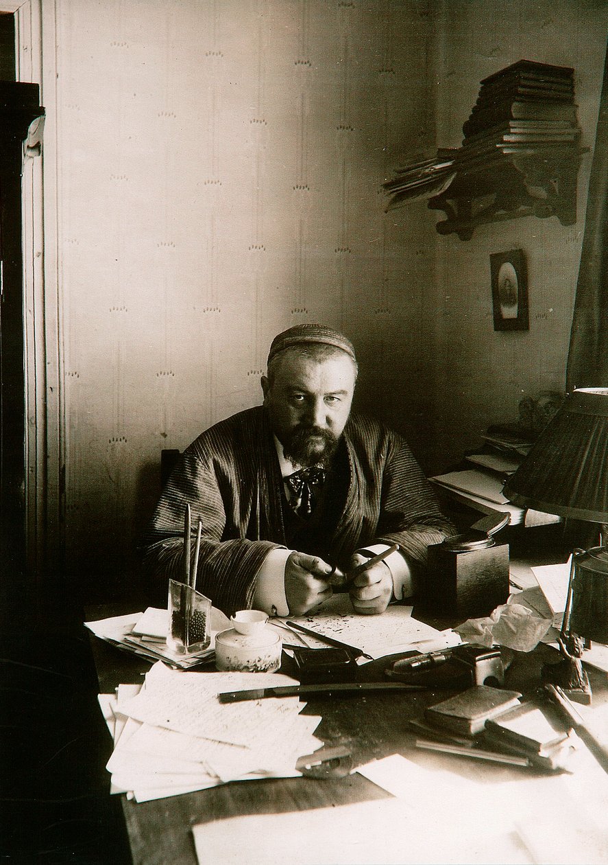 Alexander Kuprin, Rus yazar, masasında, Gatchina, Rusya, 20. yüzyılın başlarında. by Karl Karlovich Bulla