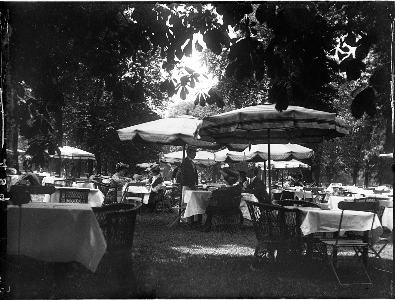 Hyde Park, Westminster Şehri, Londra, 27/04/1905 (s/b fotoğraf) by Katherine Jean Macfee