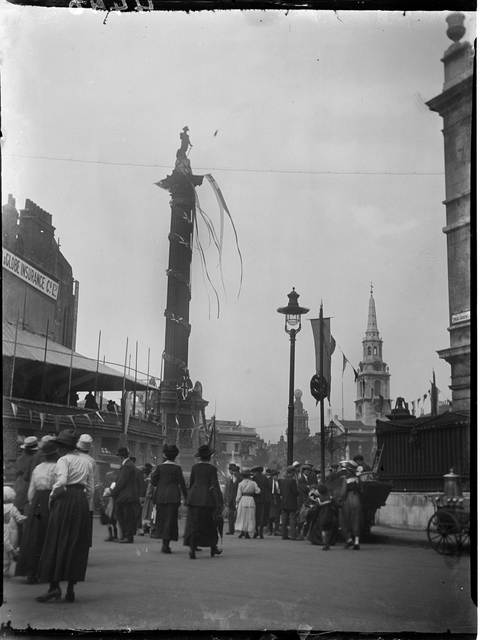 Trafalgar Meydanı, St James, Westminster Şehri, Londra by Katherine Jean Macfee
