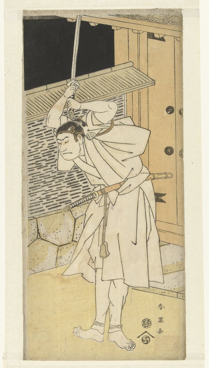 Aktör Otani Oniji, kılıcını kaldırmış, kapının yanında duruyor; geceleyin. by Katsukawa Shunei