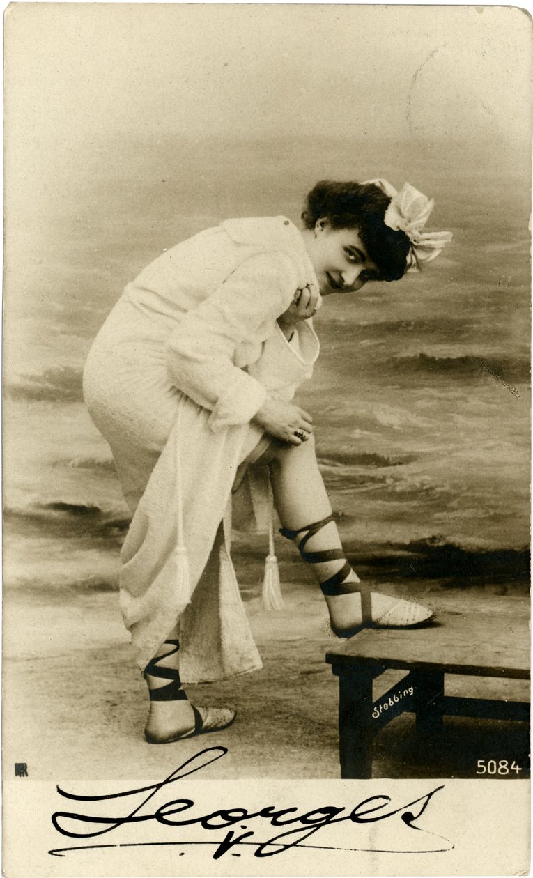 Sahilde kadın, c. 1900
