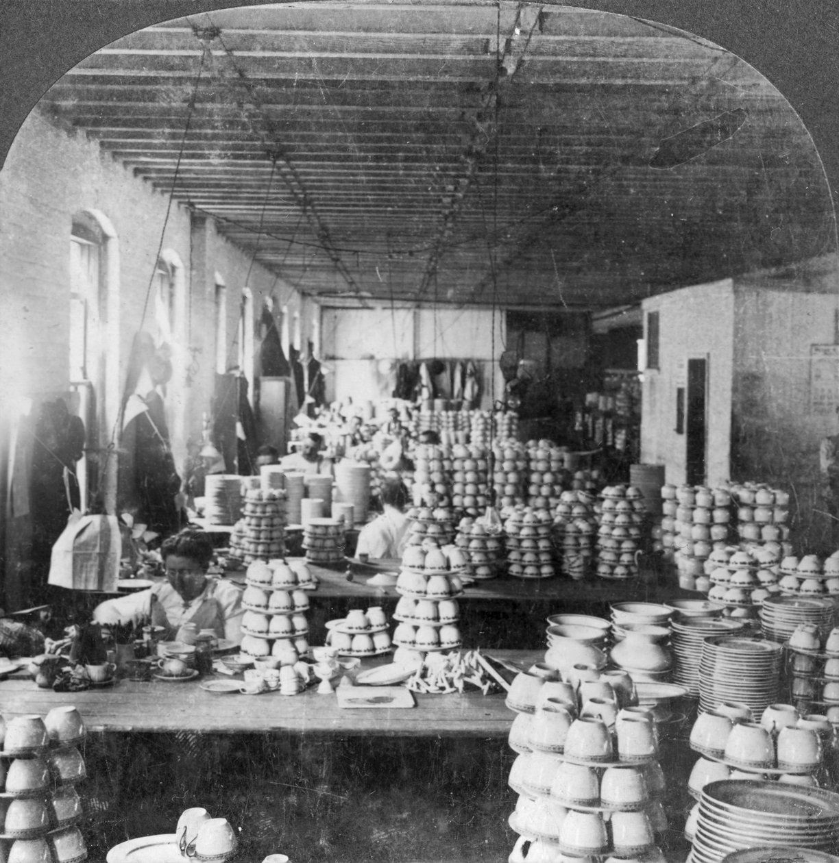 Porselen eşyaları süsleyen sanatçılar, Trenton, New Jersey, ABD, 20. yüzyılın başları by Keystone View Company