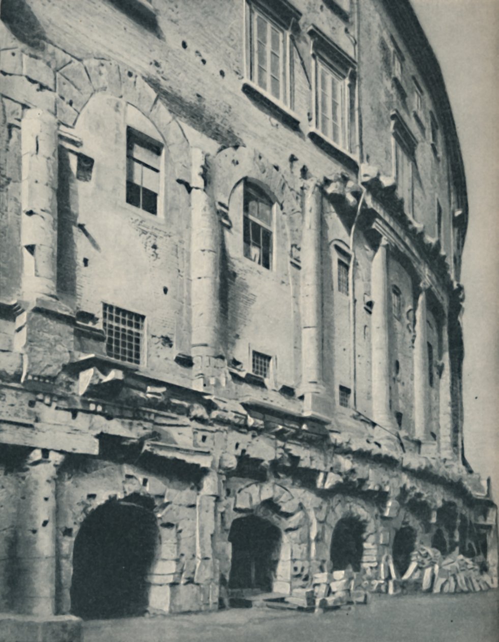 Görkemli Mimari Uzun Çağların Birikimlerinden Temizlendi, c1935 by Keystone View Company