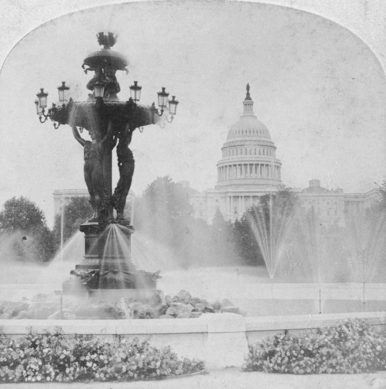 Bartholdi Çeşmesi ve Capitol, Washington DC, ABD, 19. yüzyılın sonları veya 20. yüzyılın başlarında by Kilburn Brothers