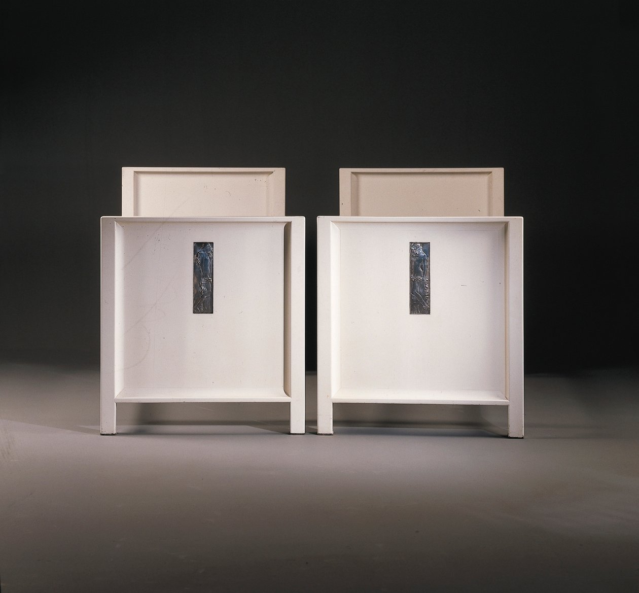 Bir Çift Wiener Werkstatte Tek Kişilik Yatak, c.1904 (boyalı ahşap) by Koloman Moser