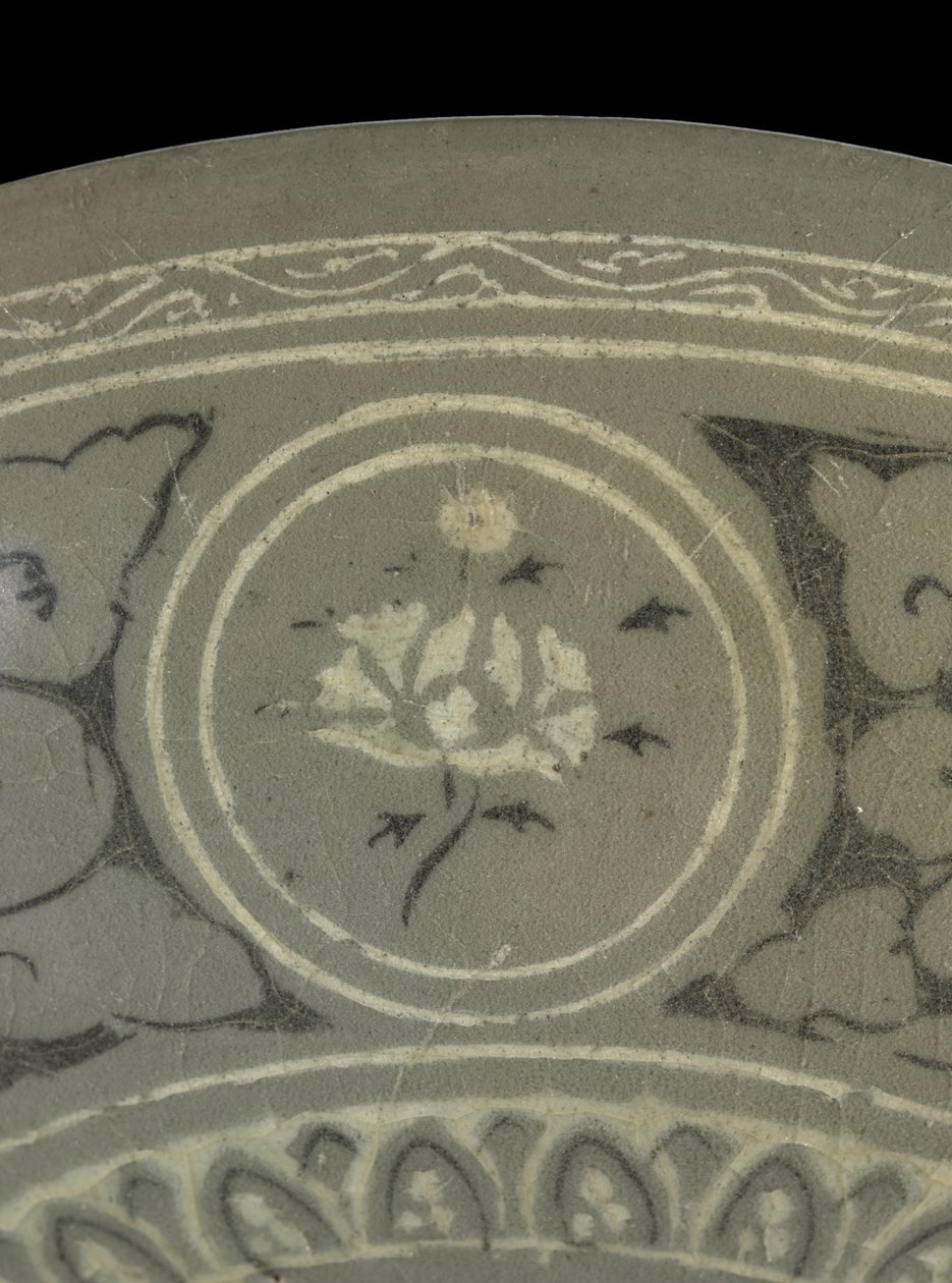 Vinçli ve bulutlu kase, c.1150-1200 (seladon sırlı taş eşya) by Korean School