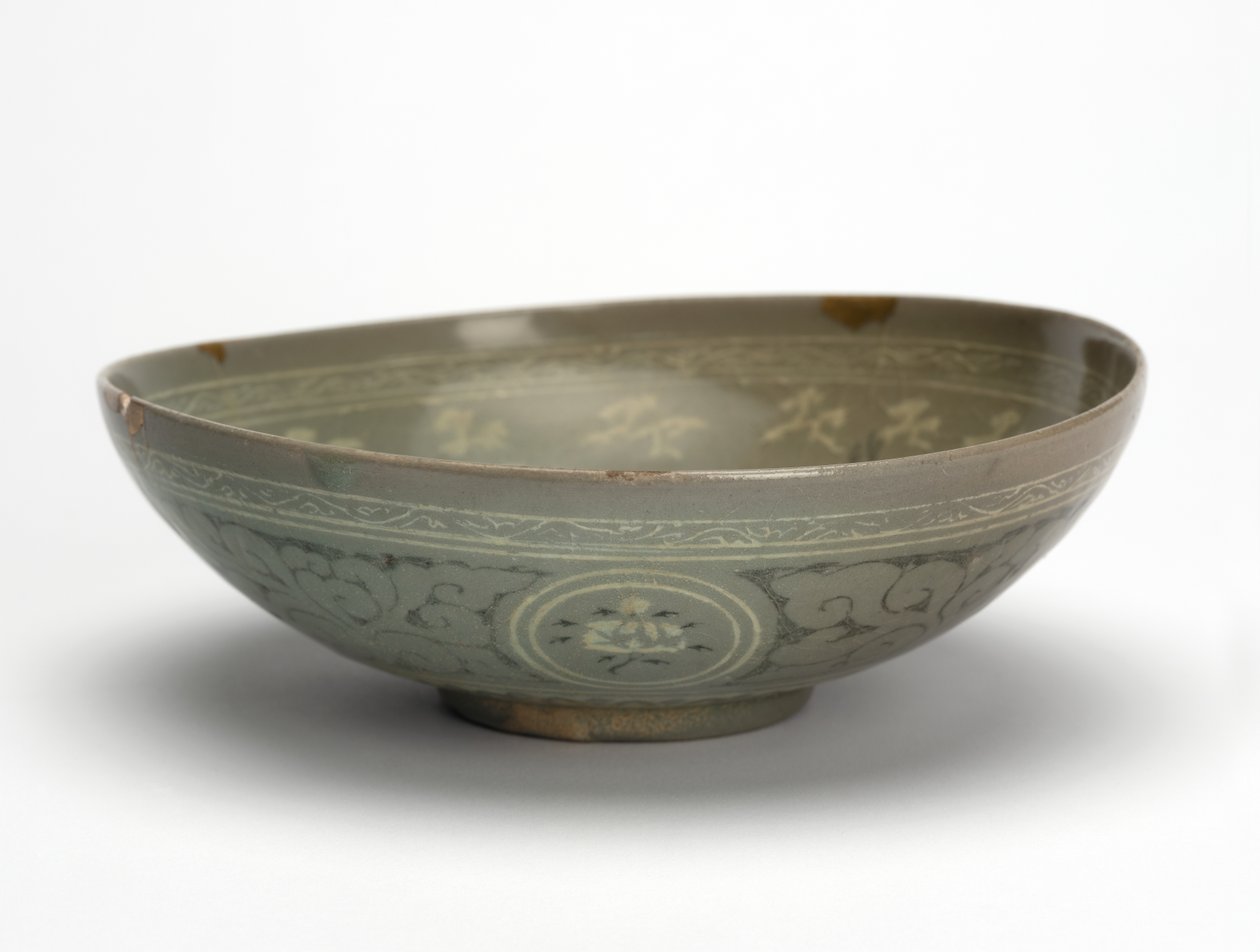 Vinçli ve bulutlu kase, c.1150-1200 (seladon sırlı taş eşya) by Korean School