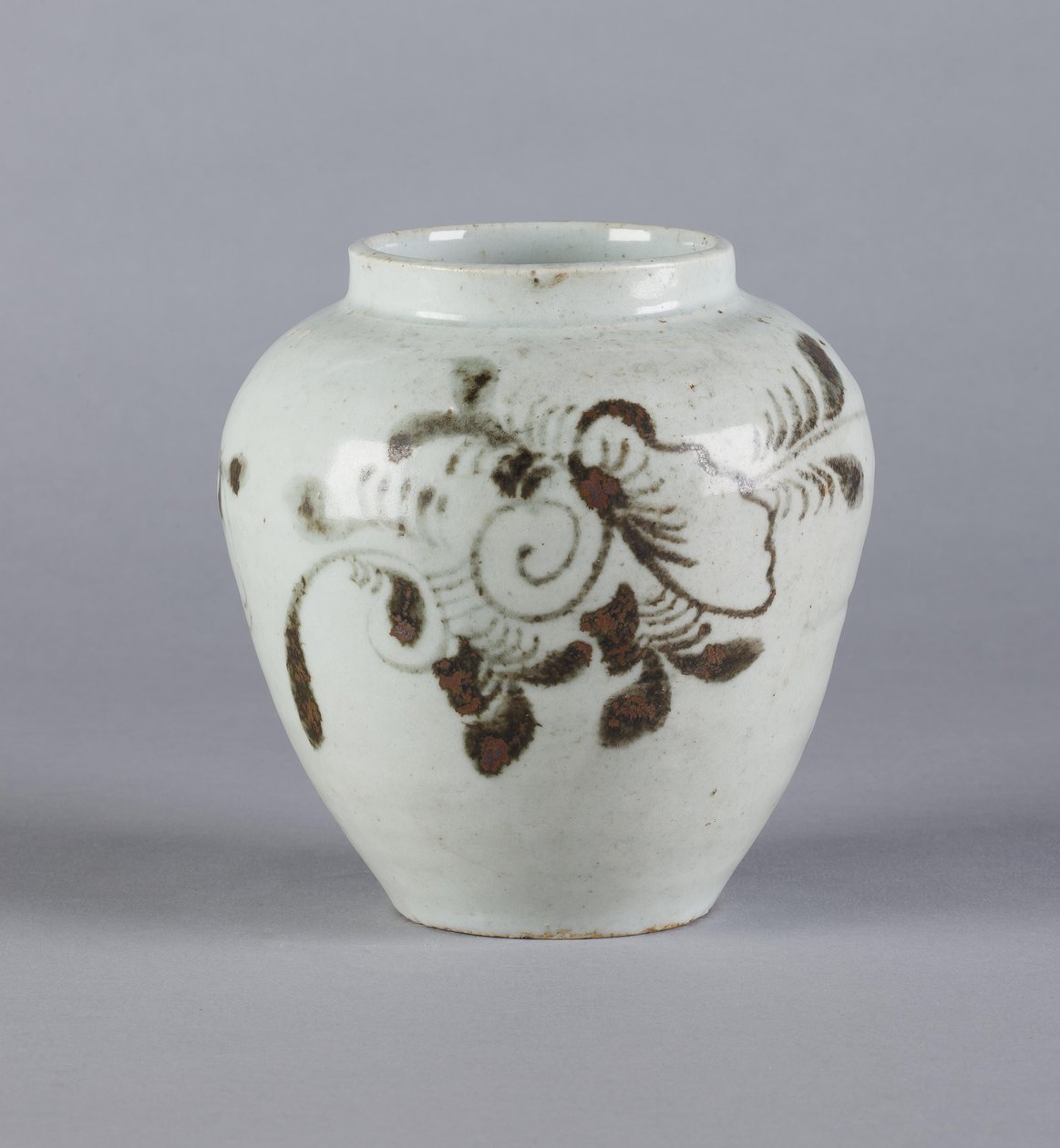 Çiçek desenli kavanoz, Yi hanedanı, 1392-1910 (seramik) by Korean School