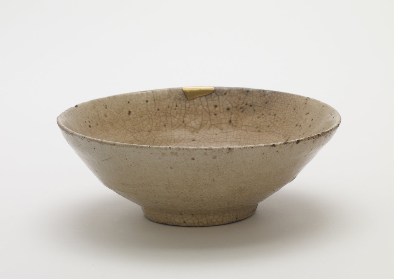 Çay kasesi, 16. yüzyılın ikinci yarısı (keramik, sırsız porselen, şeffaf sırlı, altın cila onarımları) by Korean School