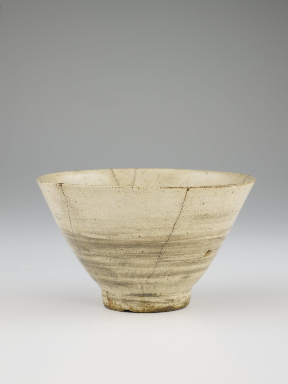 Çaydanlık, hakeme üslubunda, 18. yy başları (hakarete benzeyen fırçalı demir pigment altı beyaz astarlı, şeffaf sır altı, ayak içi şeffaf sır, altın lake tamiratları) by Korean School