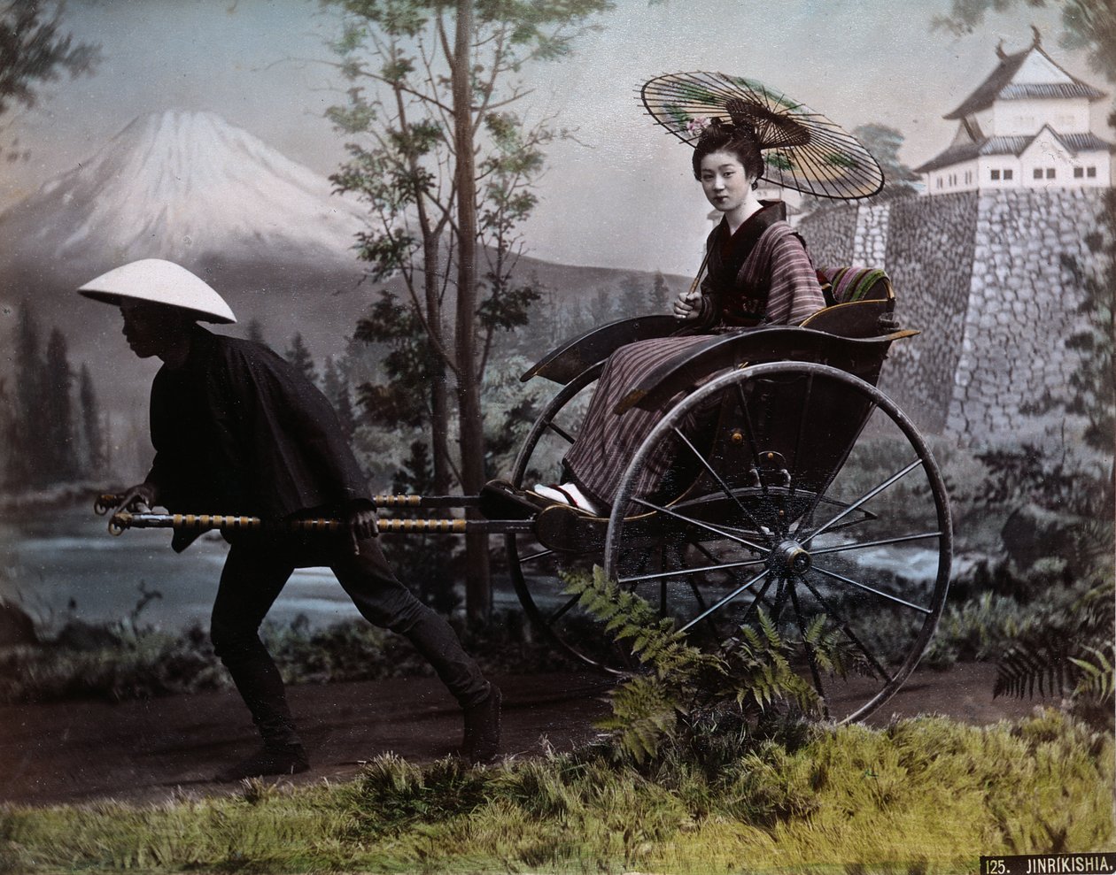 Çekçek içindeki genç Japon kadın, 1890 dolayları (renkli fotoğraf) by Kusakabe Kimbei