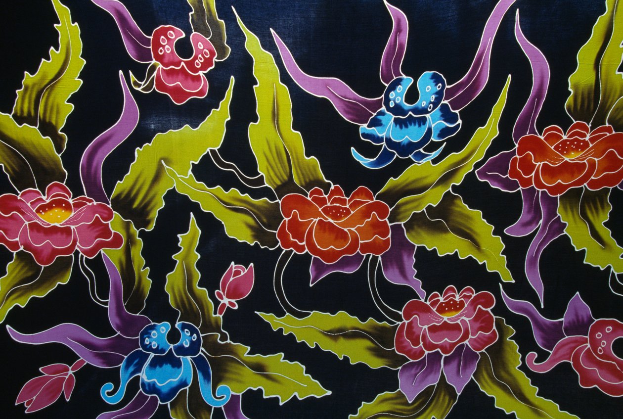 Çiçek motifleriyle süslenmiş sarong kumaşı, Moorea adası, Society Adaları, Fransız Polinezyası (Fransız Cumhuriyeti