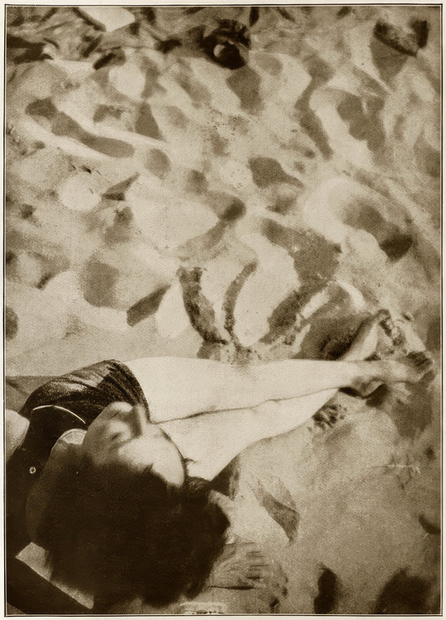 Haziran Güneşi / Bu resme her yönden bakabilirsiniz by Laszlo Moholy Nagy
