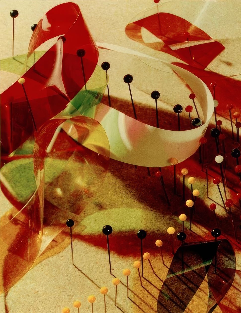 Pimler ve Kurdelelerle Çalışma by Laszlo Moholy Nagy