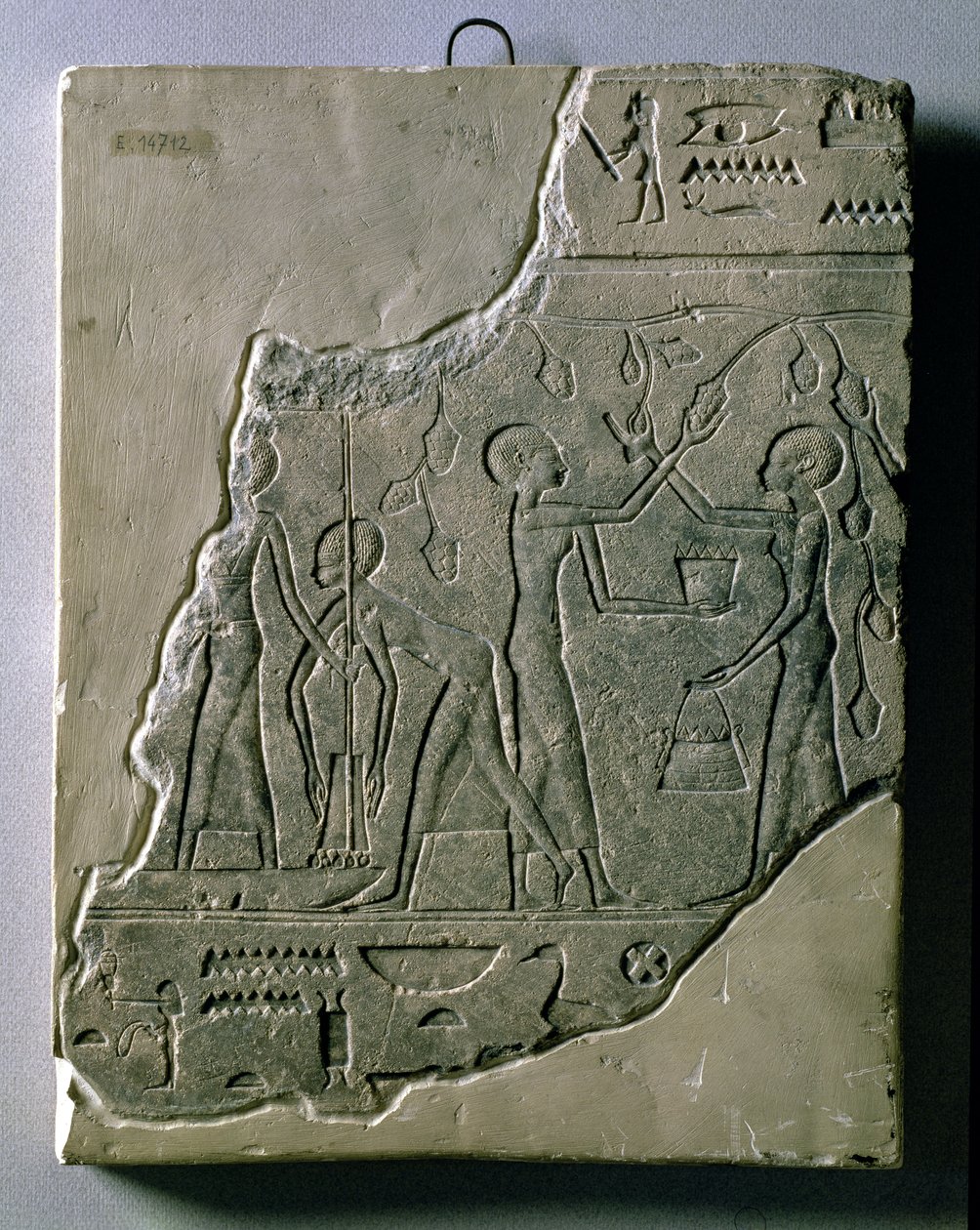 Üzüm toplayan rahibelerin kabartması, 26-30. Hanedan by Late Period Egyptian