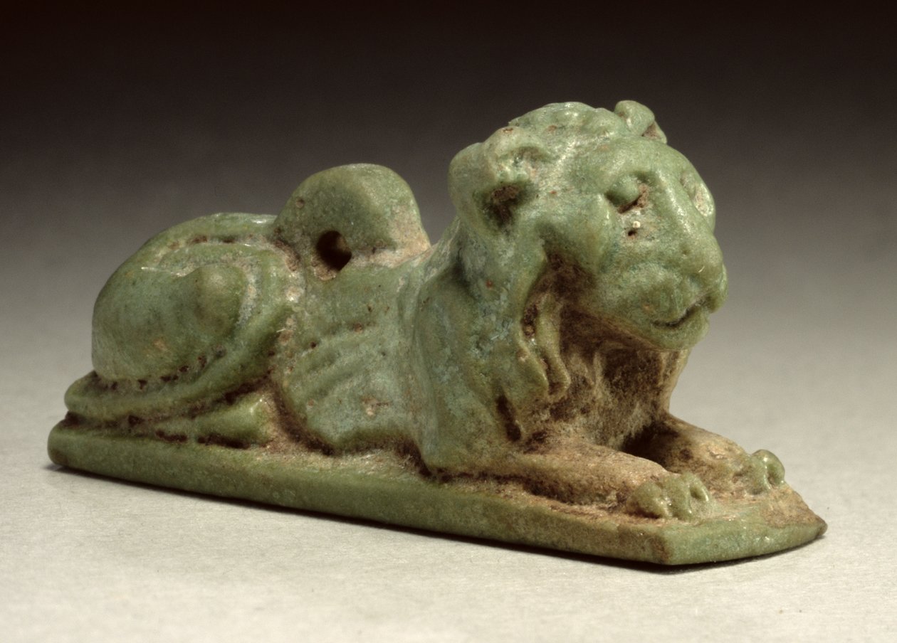 Yaslanmış aslan muska (yeşil fayans) by Late Period Egyptian