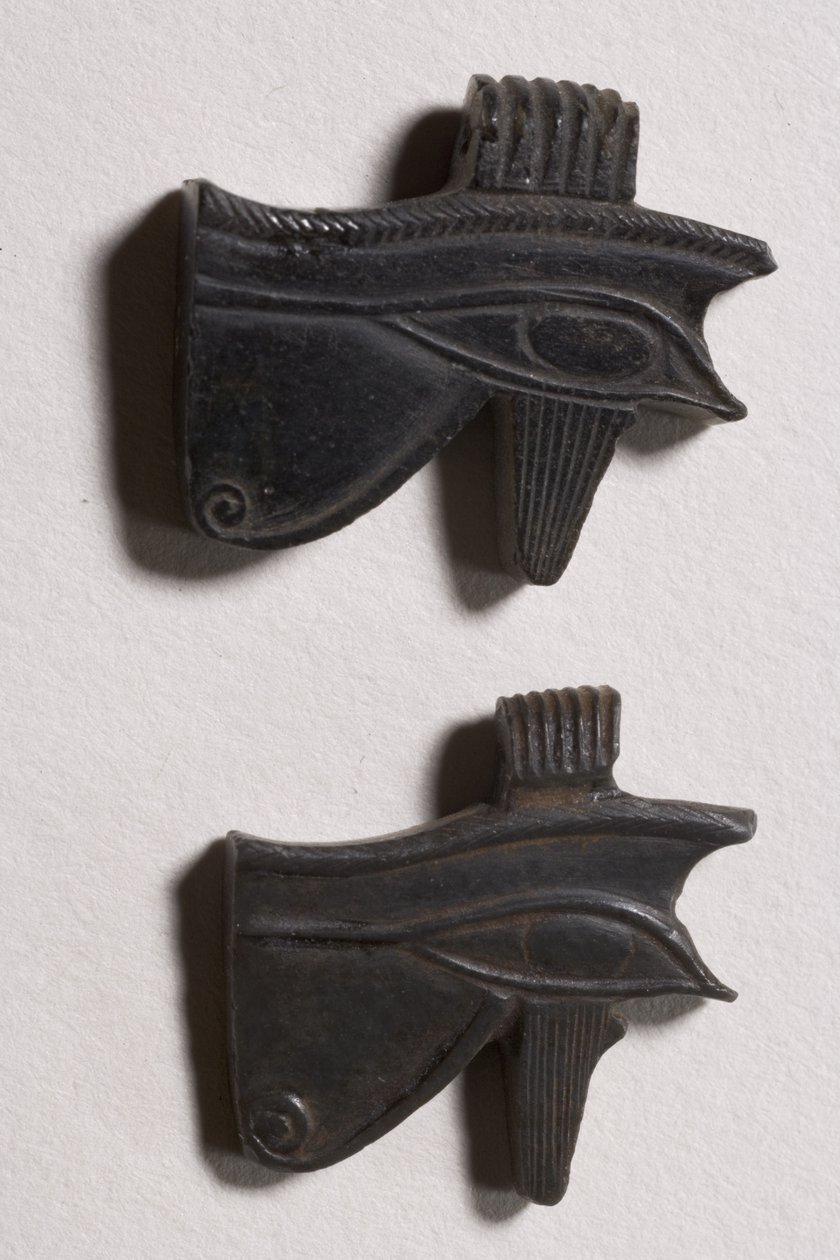 İki wedjat göz muska (obsidiyen) by Late Period Egyptian