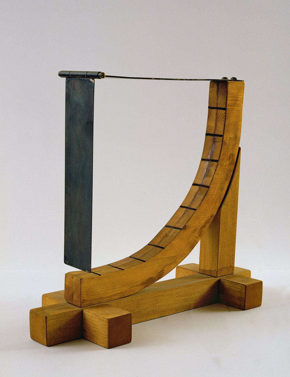 Da Vinci'nin bir anemometre tasarımının yeniden yapılandırılması (ahşap ve metal) by Leonardo da Vinci
