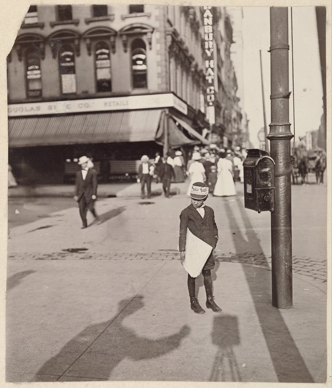 Newsboy ile Otoportre by Lewis Wickes Hine